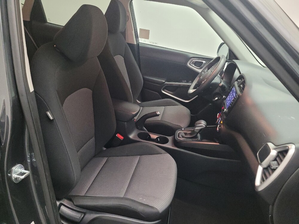 2023 Kia Soul in Fresno, CA 93726 - 18102221 21