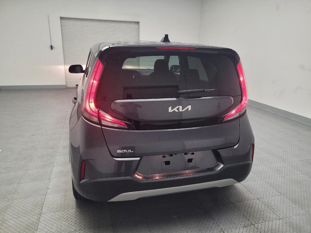 2023 Kia Soul in Fresno, CA 93726 - 18102221 6