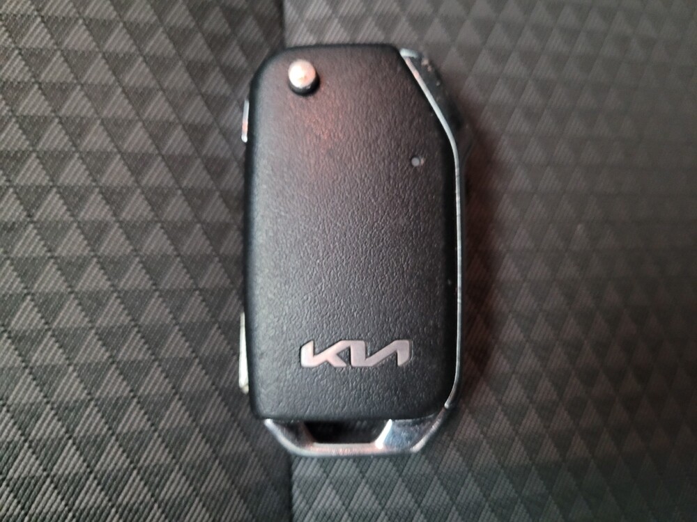 2023 Kia Soul in Fresno, CA 93726 - 18102221 32