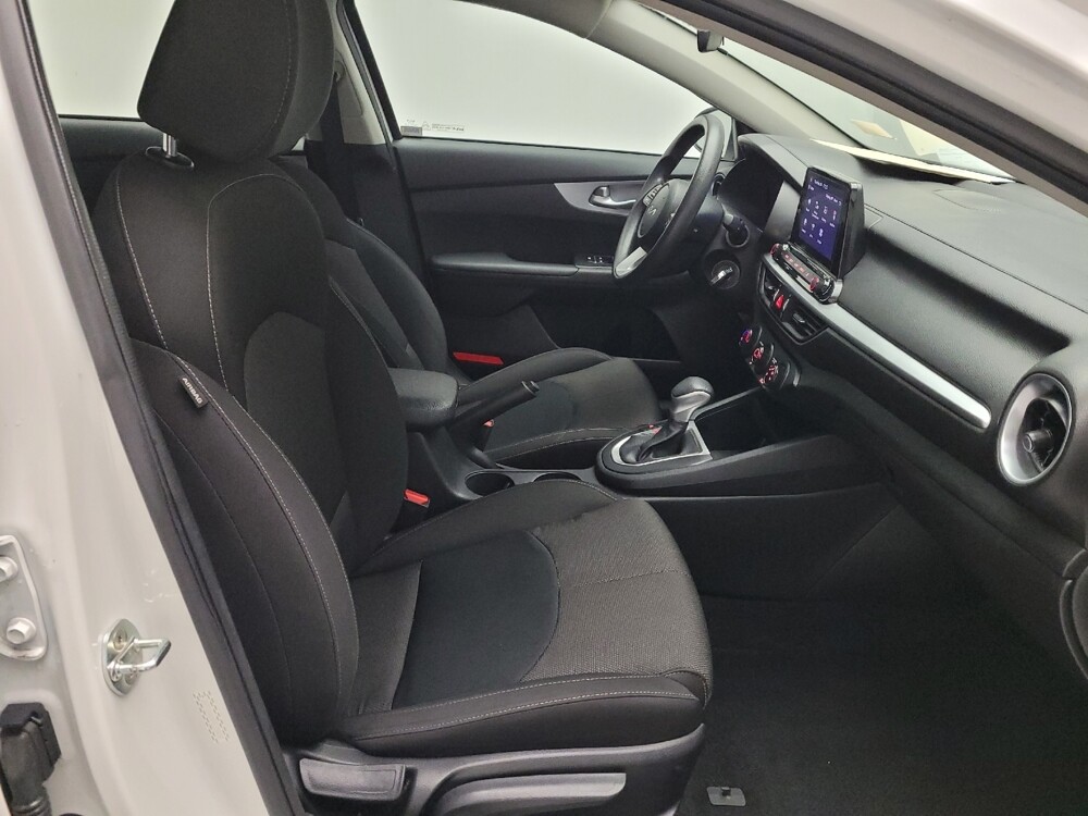 2023 Kia Forte in Downey, CA 90241 - 18102228 21