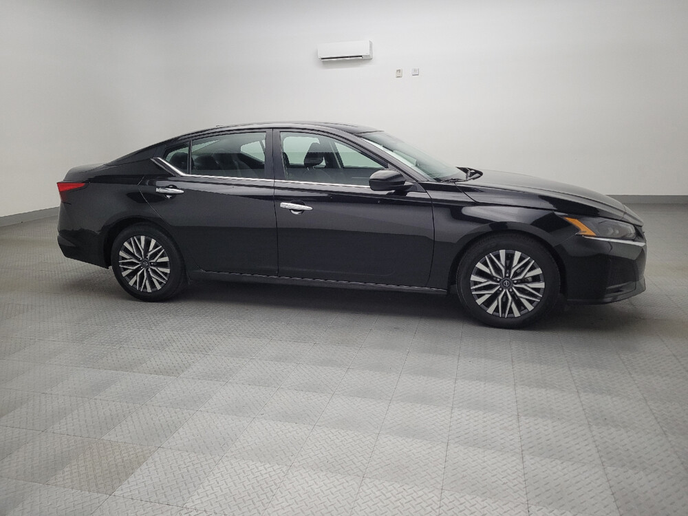 2023 Nissan Altima in Topeka, KS 66611 - 18102421 11