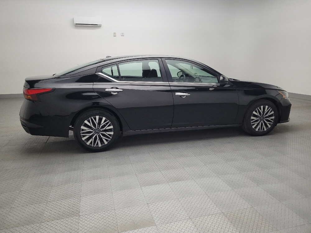 2023 Nissan Altima in Topeka, KS 66611 - 18102421 10