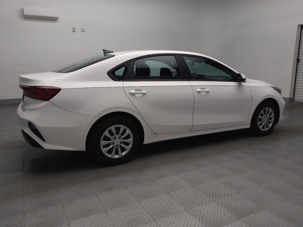 2024 Kia Forte in Fort Worth, TX 76116 - 18102456 10