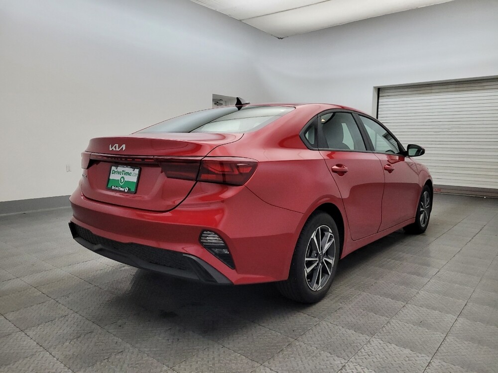 2024 Kia Forte in Glendale, AZ 85301 - 18102483 9