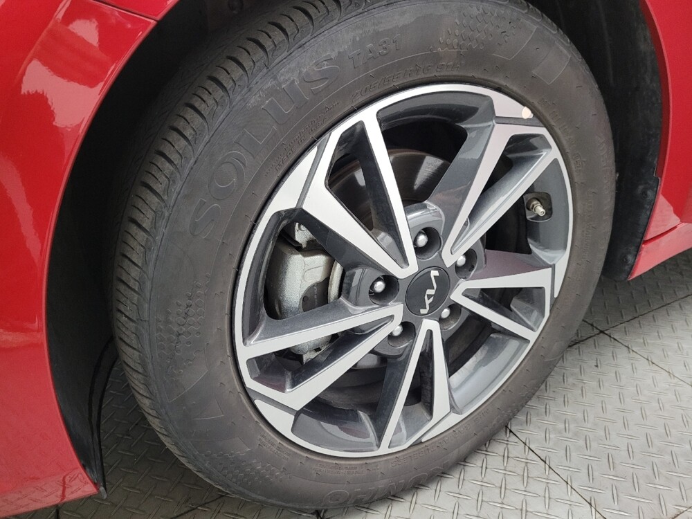 2024 Kia Forte in Glendale, AZ 85301 - 18102483 31