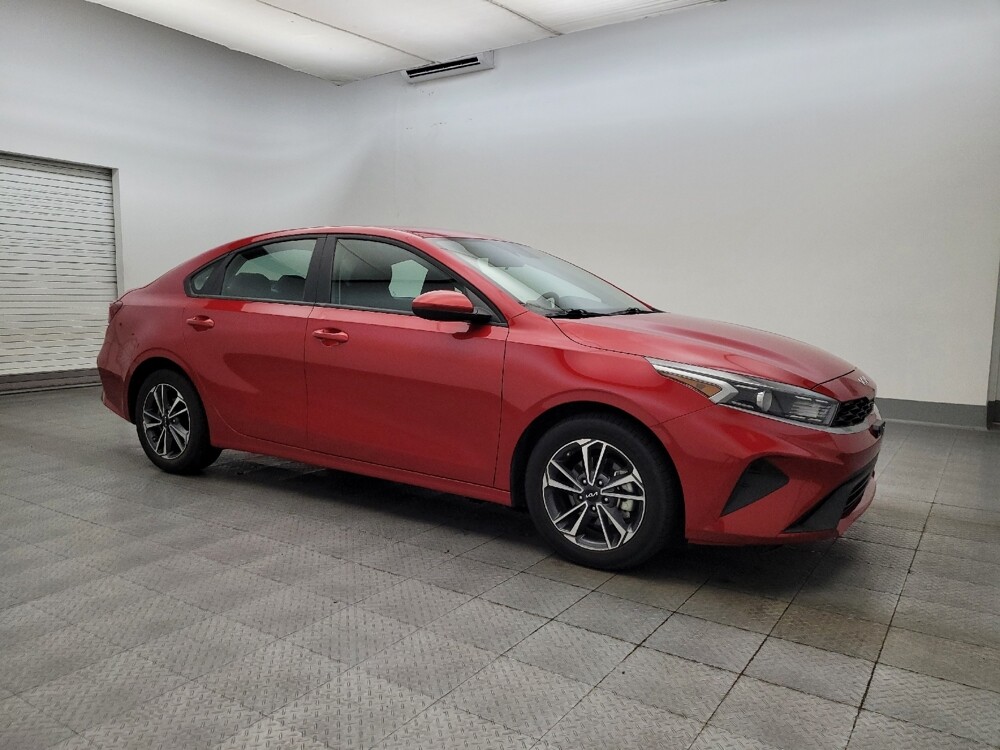 2024 Kia Forte in Glendale, AZ 85301 - 18102483 11