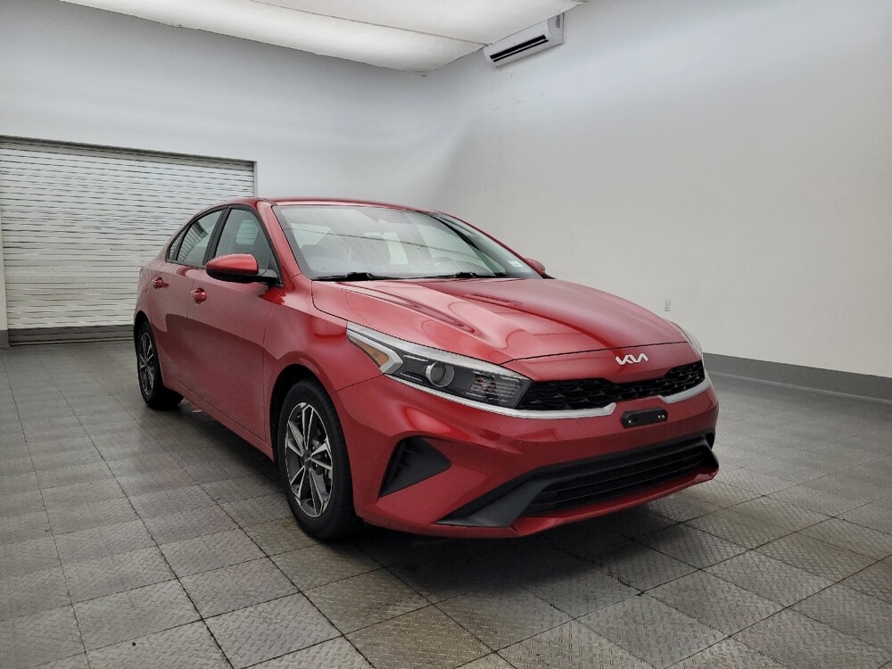 2024 Kia Forte in Glendale, AZ 85301 - 18102483 13