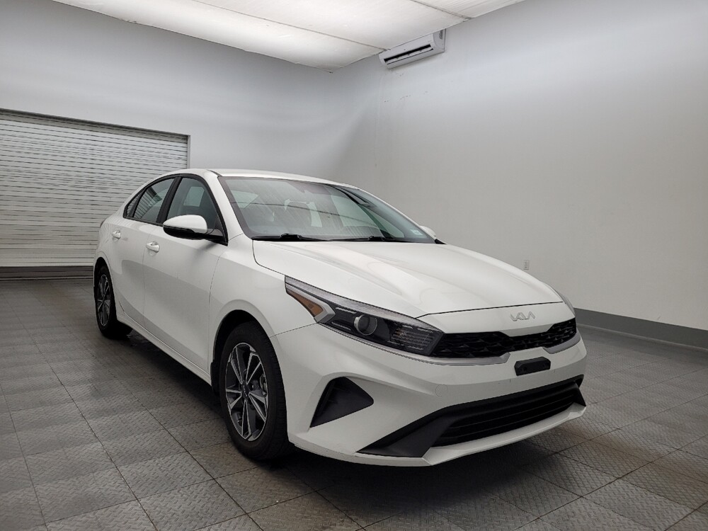 2023 Kia Forte in Glendale, AZ 85301 - 18102532 13