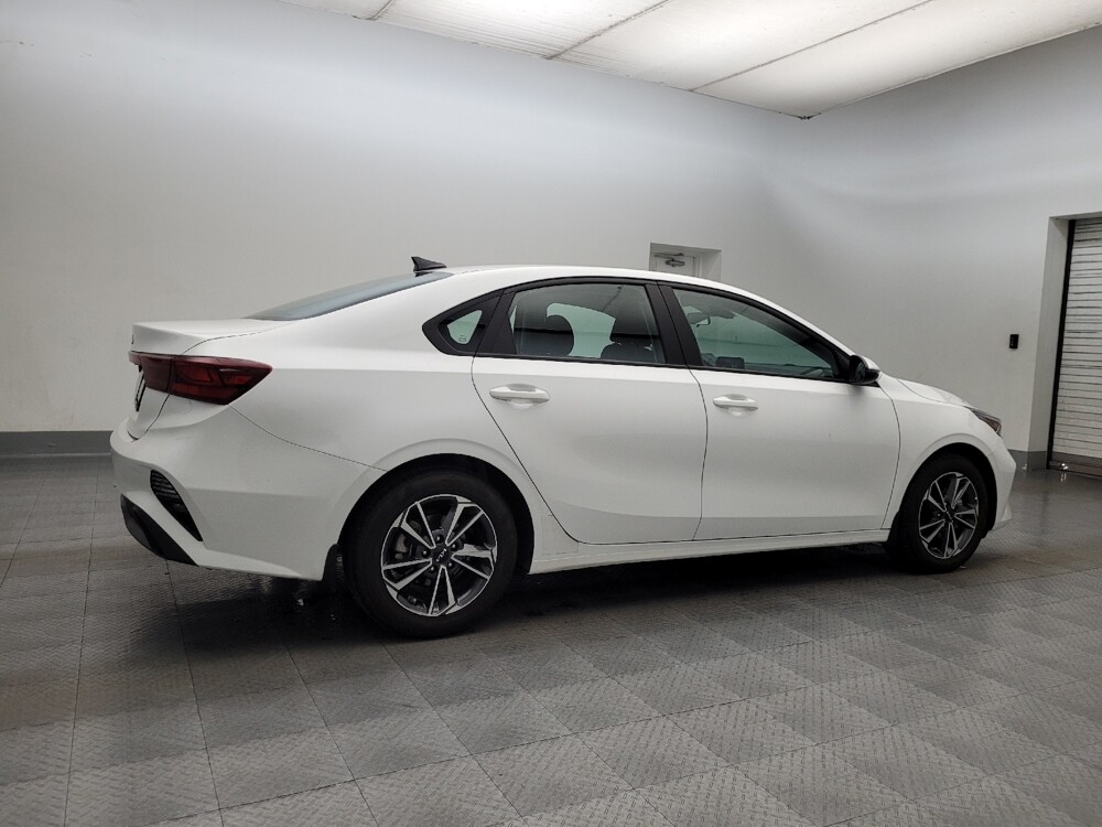 2023 Kia Forte in Glendale, AZ 85301 - 18102532 10