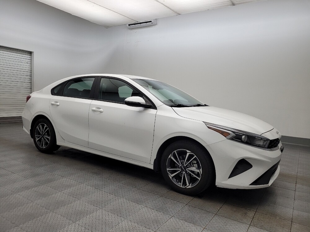 2023 Kia Forte in Glendale, AZ 85301 - 18102532 11