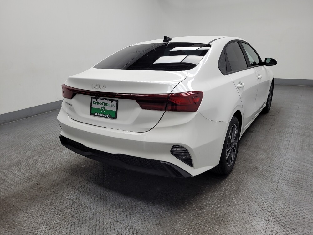 2024 Kia Forte in Las Vegas, NV 89104 - 18102713 9