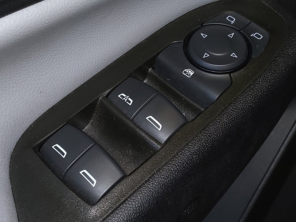 2023 Chevrolet Equinox in Fayetteville, NC 28304 - 18102815 27