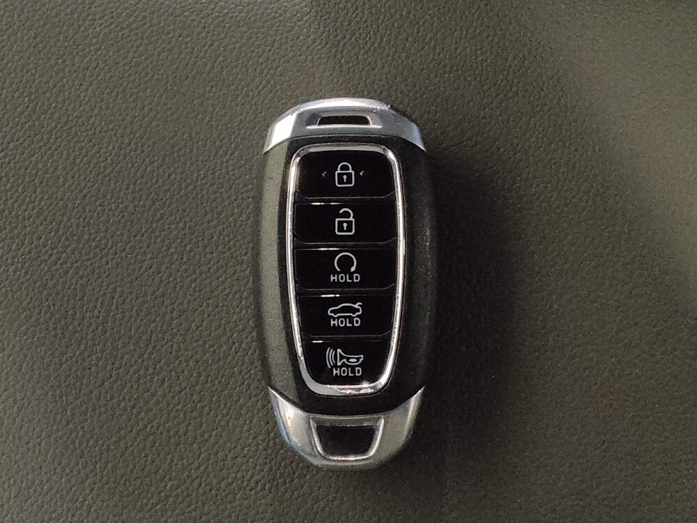 2023 Hyundai Elantra in Hialeah, FL 33014 - 18102879 32