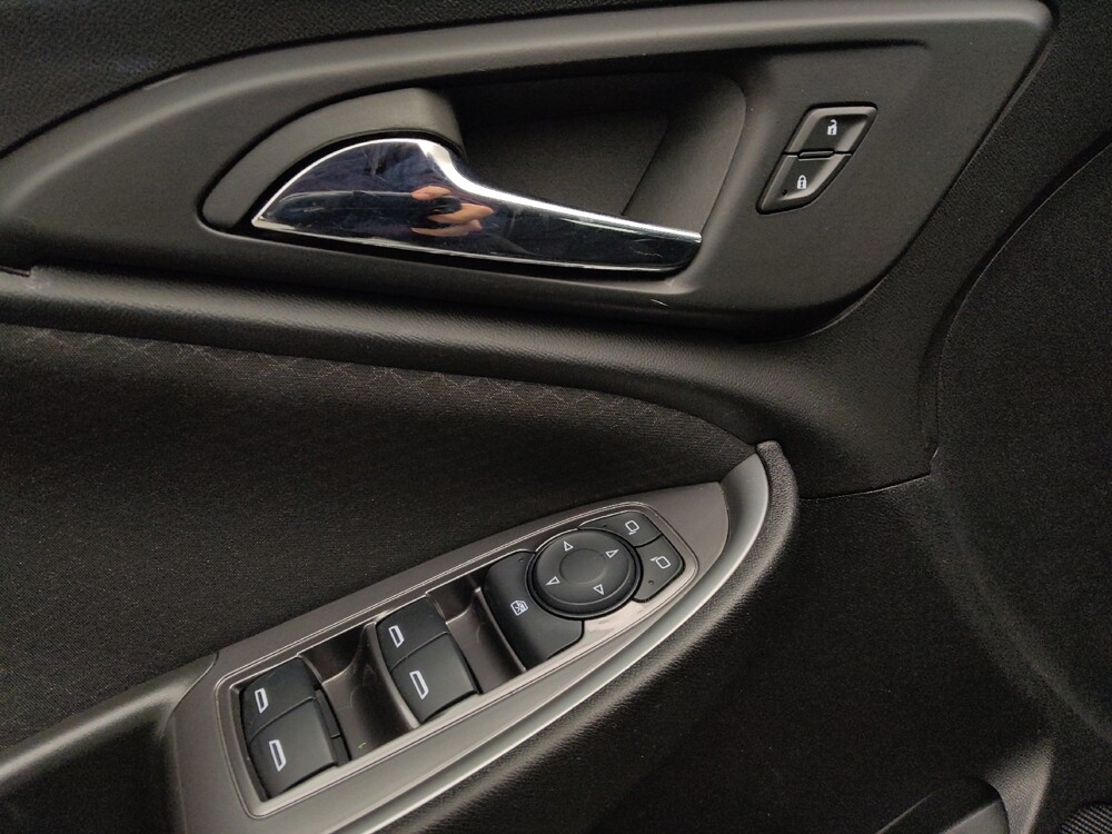 2024 Chevrolet Malibu in Lakewood, CO 80215 - 18103164 27