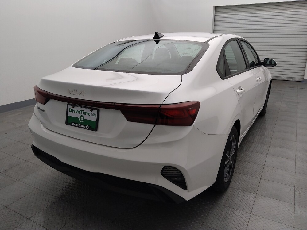 2024 Kia Forte in Houston, TX 77034 - 18103262 7