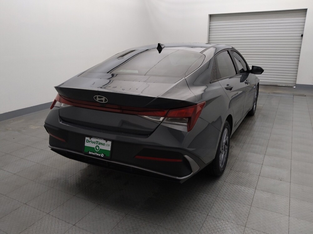 2024 Hyundai Elantra in Houston, TX 77074 - 18103291 7