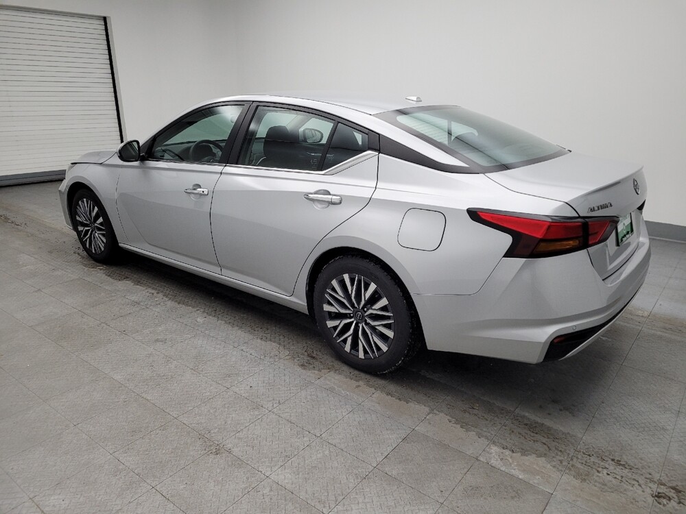 2023 Nissan Altima in Fairfield, OH 45014 - 18103322 3