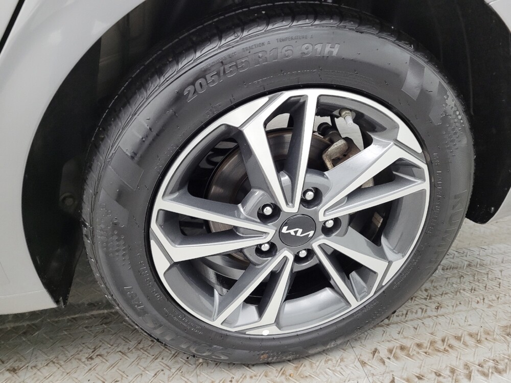 2024 Kia Forte in Louisville, KY 40258 - 18103336 31