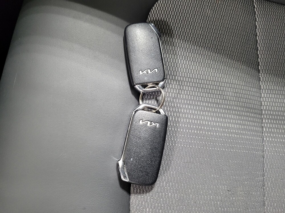 2023 Kia Niro in Langhorne, PA 19047 - 18103427 32