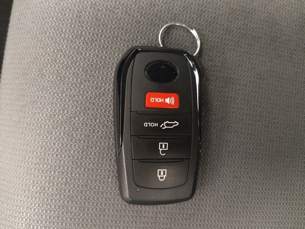 2024 Toyota Corolla in Independence, MO 64055 - 18103477 32