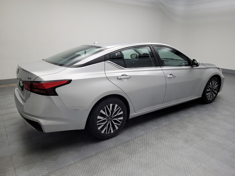 2023 Nissan Altima in Midlothian, IL 60445 - 18103527 10