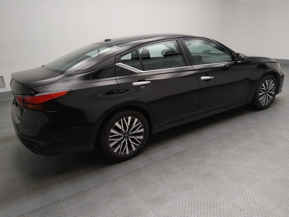 2024 Nissan Altima in Des Moines, IA 50310 - 18103549 10