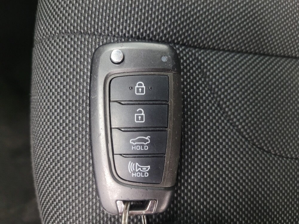 2023 Hyundai Elantra in Indianapolis, IN 46219 - 18103623 32