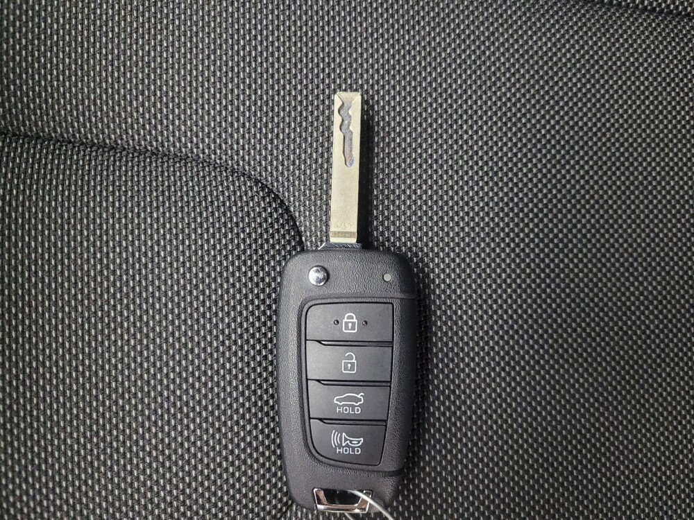 2024 Hyundai Elantra in Indianapolis, IN 46219 - 18103633 32