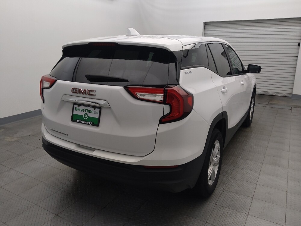 2024 GMC Terrain in Houston, TX 77034 - 18103702 7
