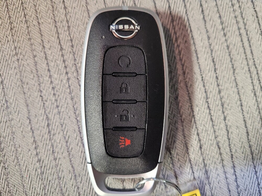 2023 Nissan Rogue in Downey, CA 90241 - 18103704 32