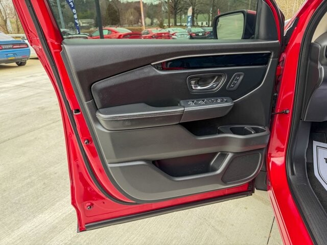 2023 Honda Pilot in Knoxville, TN 37920 - 18103733 6