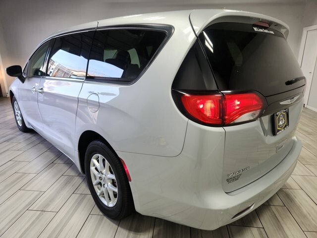 2023 Chrysler Voyager in Cinnaminson, NJ 08077 - 18103740 3