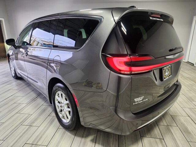 2023 Chrysler Pacifica in Cinnaminson, NJ 08077 - 18103756 3
