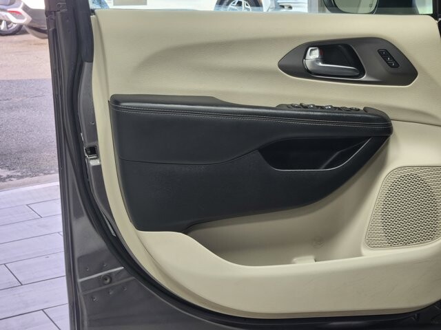 2023 Chrysler Pacifica in Cinnaminson, NJ 08077 - 18103756 10