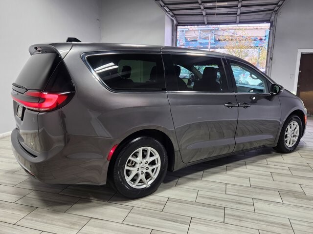 2023 Chrysler Pacifica in Cinnaminson, NJ 08077 - 18103756 5
