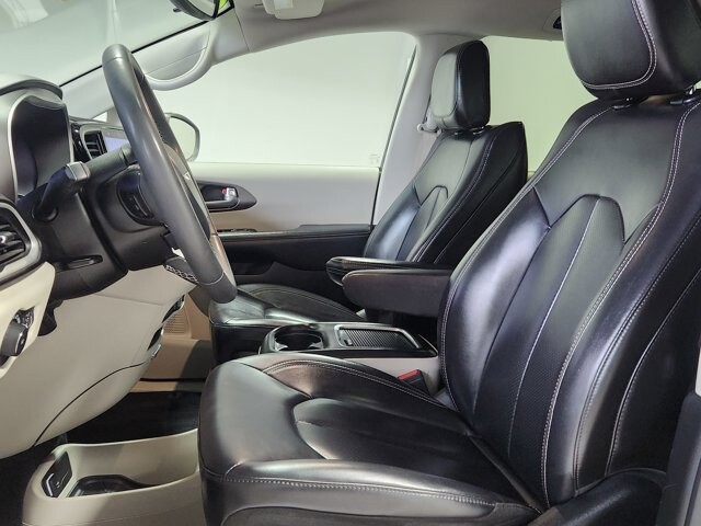 2023 Chrysler Pacifica in Cinnaminson, NJ 08077 - 18103756 11