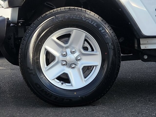 2023 Jeep Gladiator in Cinnaminson, NJ 08077 - 18103809 9