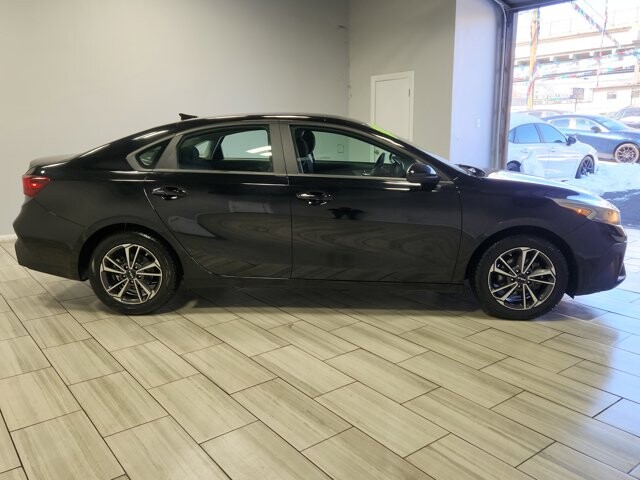 2023 Kia Forte in Cinnaminson, NJ 08077 - 18103821 6