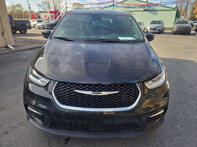 2024 Chrysler Pacifica in Oregon, OH 43616 - 18103838 8