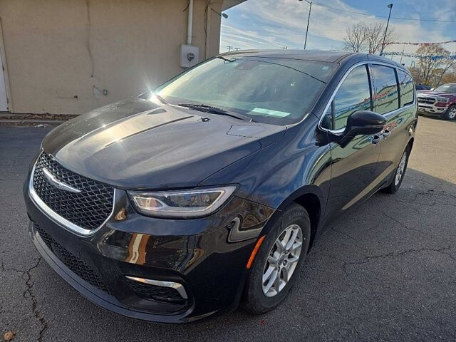 2024 Chrysler Pacifica in Oregon, OH 43616 - 18103838