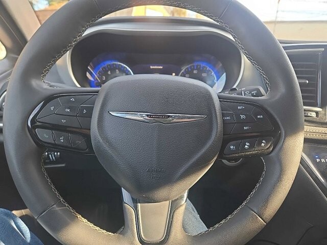 2024 Chrysler Pacifica in Oregon, OH 43616 - 18103838 20