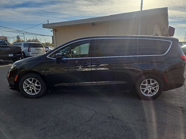 2024 Chrysler Pacifica in Oregon, OH 43616 - 18103838 2