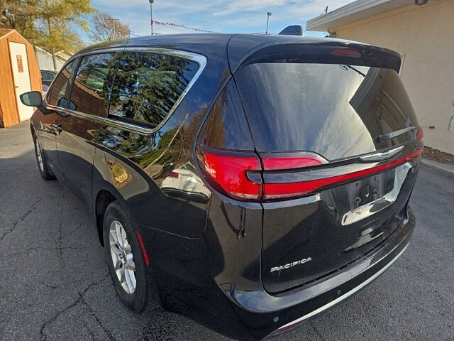 2024 Chrysler Pacifica in Oregon, OH 43616 - 18103838 3