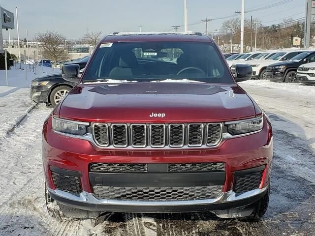 2025 Jeep Grand Cherokee L in Bedford, OH 44146 - 18103841 5