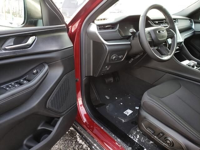 2025 Jeep Grand Cherokee L in Bedford, OH 44146 - 18103841 6