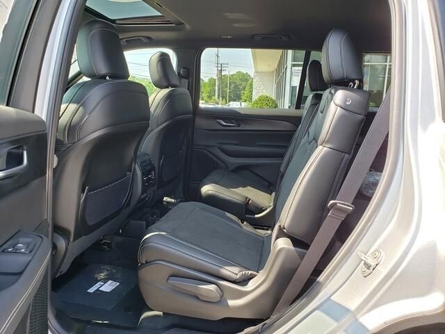 2025 Jeep Grand Cherokee L in Bedford, OH 44146 - 18103842 8