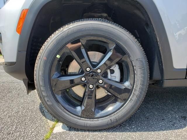 2025 Jeep Grand Cherokee L in Bedford, OH 44146 - 18103842 12