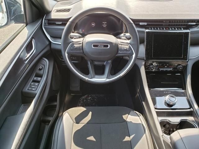 2025 Jeep Grand Cherokee L in Bedford, OH 44146 - 18103842 10