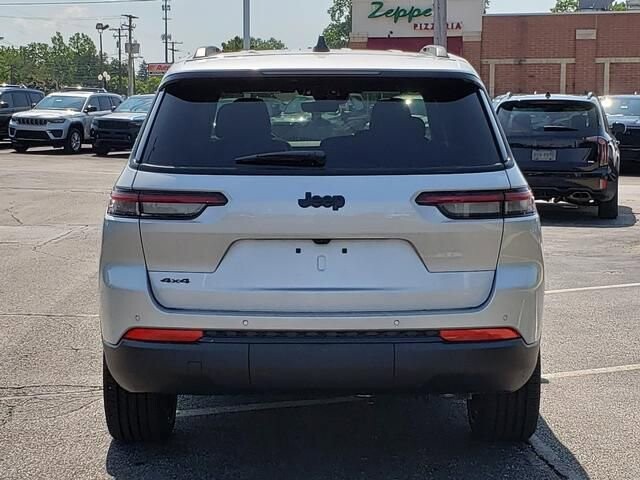 2025 Jeep Grand Cherokee L in Bedford, OH 44146 - 18103842 4