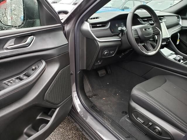 2025 Jeep Grand Cherokee L in Bedford, OH 44146 - 18103845 6